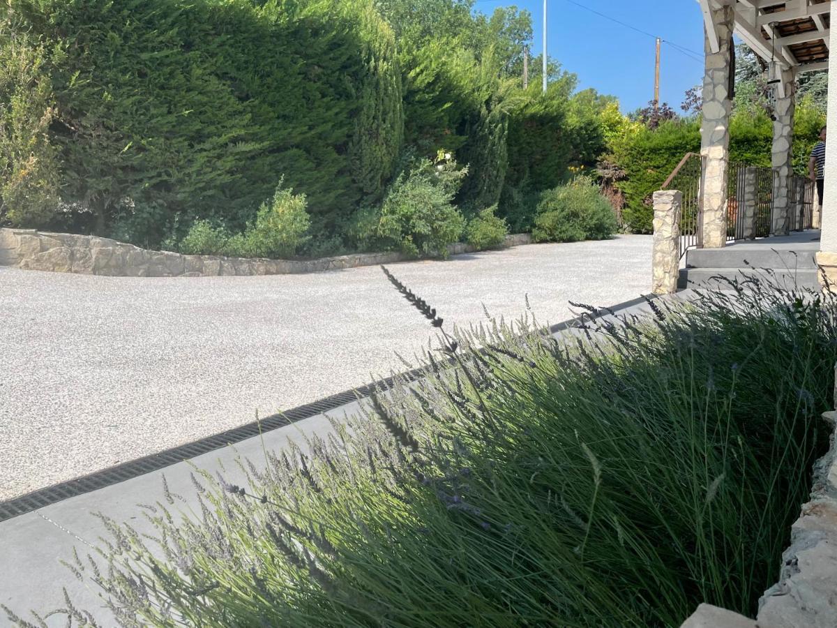 Villa Camille Céreste Exteriér fotografie
